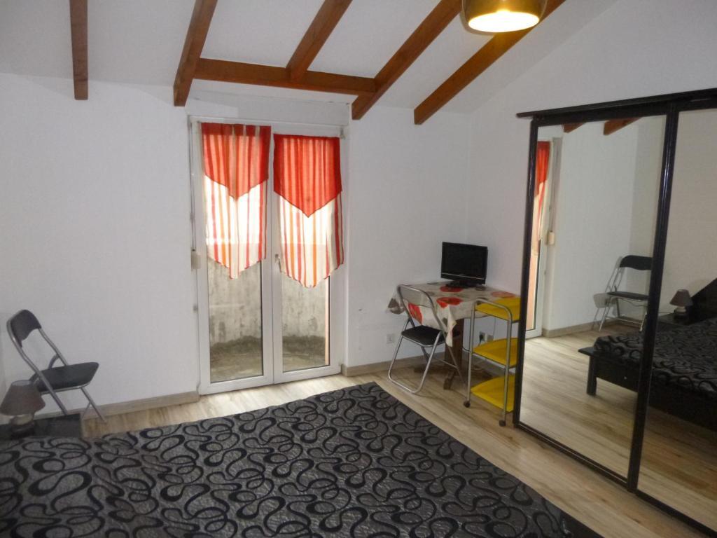 Studio/Hôtel Porte De France Saint-Louis  Kamer foto